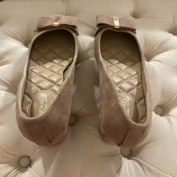MICHAEL Michael Kors Tan Suede Block Heels with Bow 7M - Picture 5 of 6